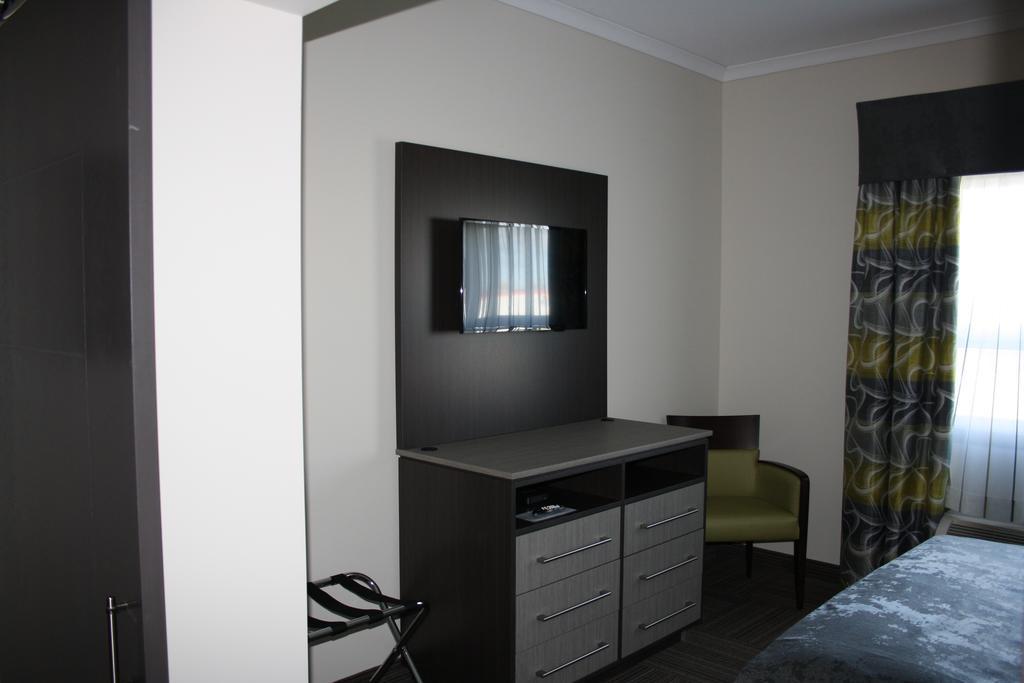 Crossroads Inn & Suites Paradise Buitenkant foto