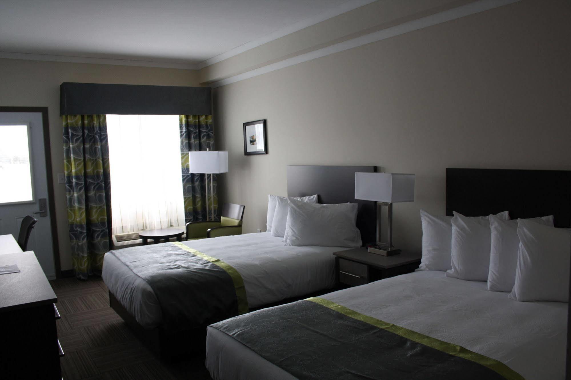 Crossroads Inn & Suites Paradise Buitenkant foto