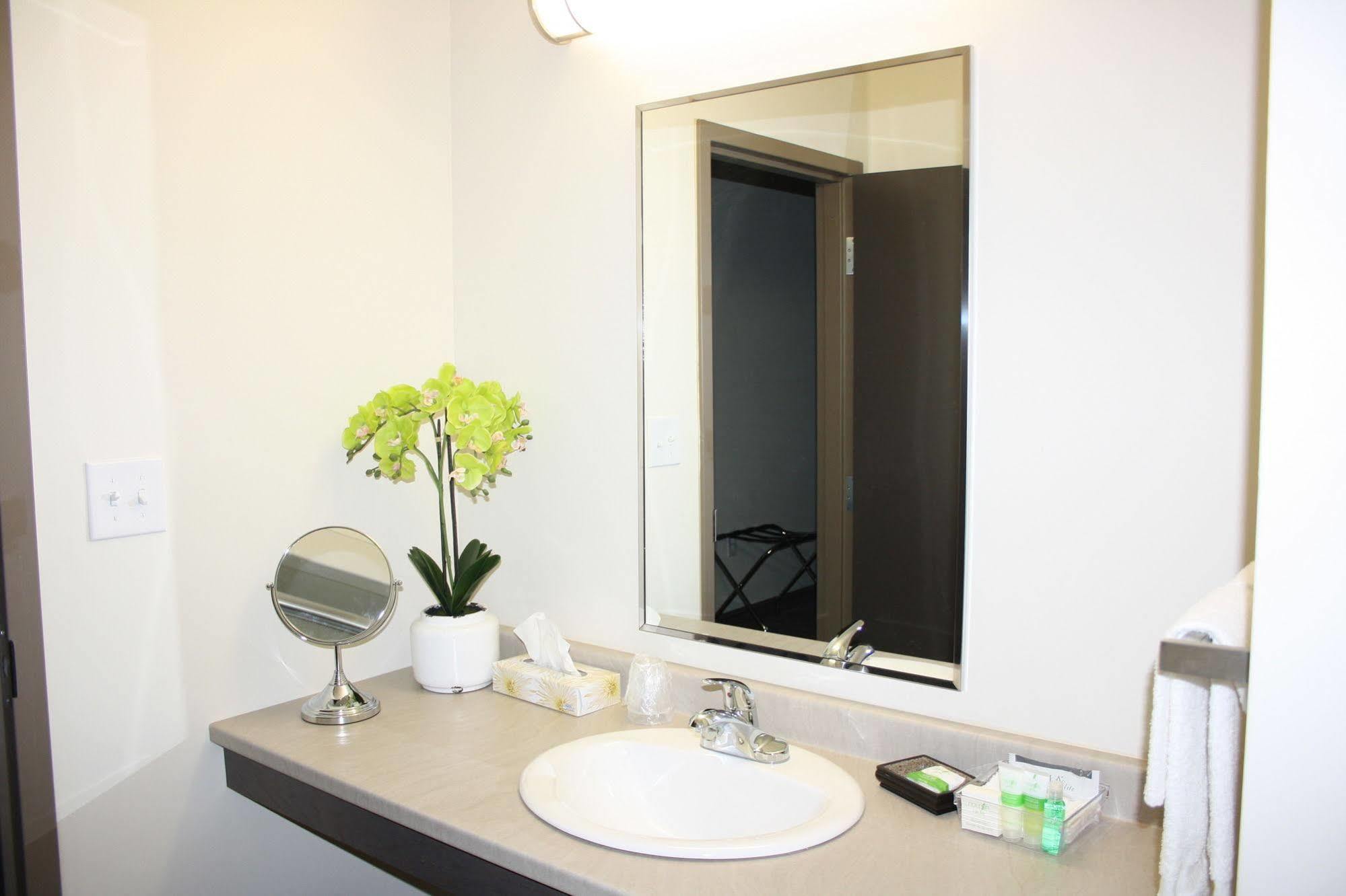 Crossroads Inn & Suites Paradise Buitenkant foto